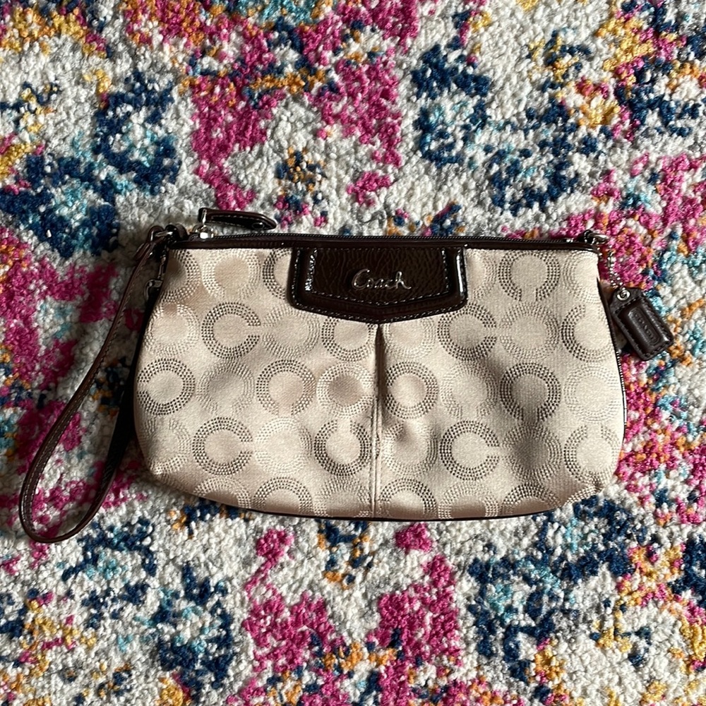 Coach clutch with C’s